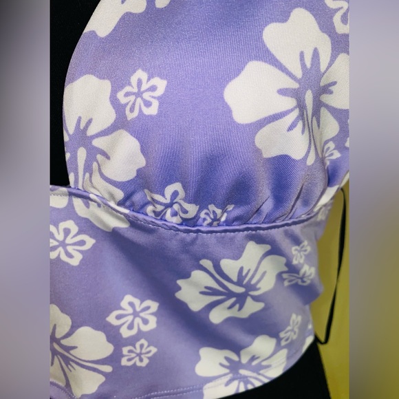 H&M cropped top size L  H&M Divided 
Halter neck Crop top 
In woven fabric - Picture 9 of 13